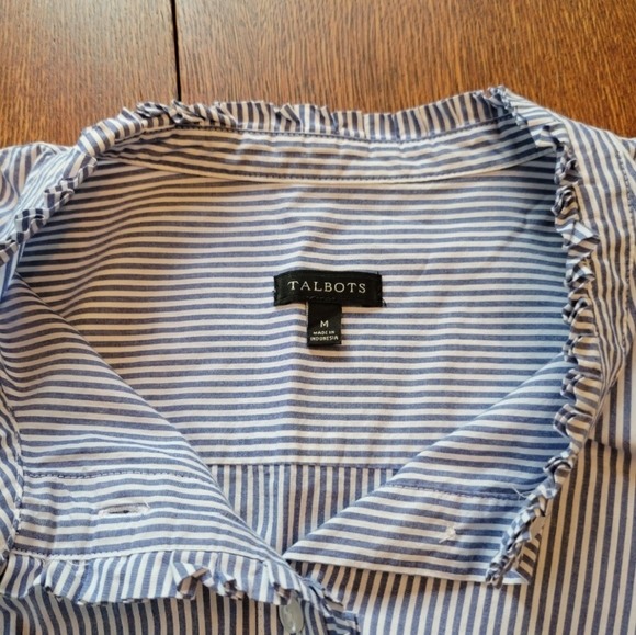 Like new: Talbots ruffle collar button up shirt sz women's M - Picture 2 of 4
